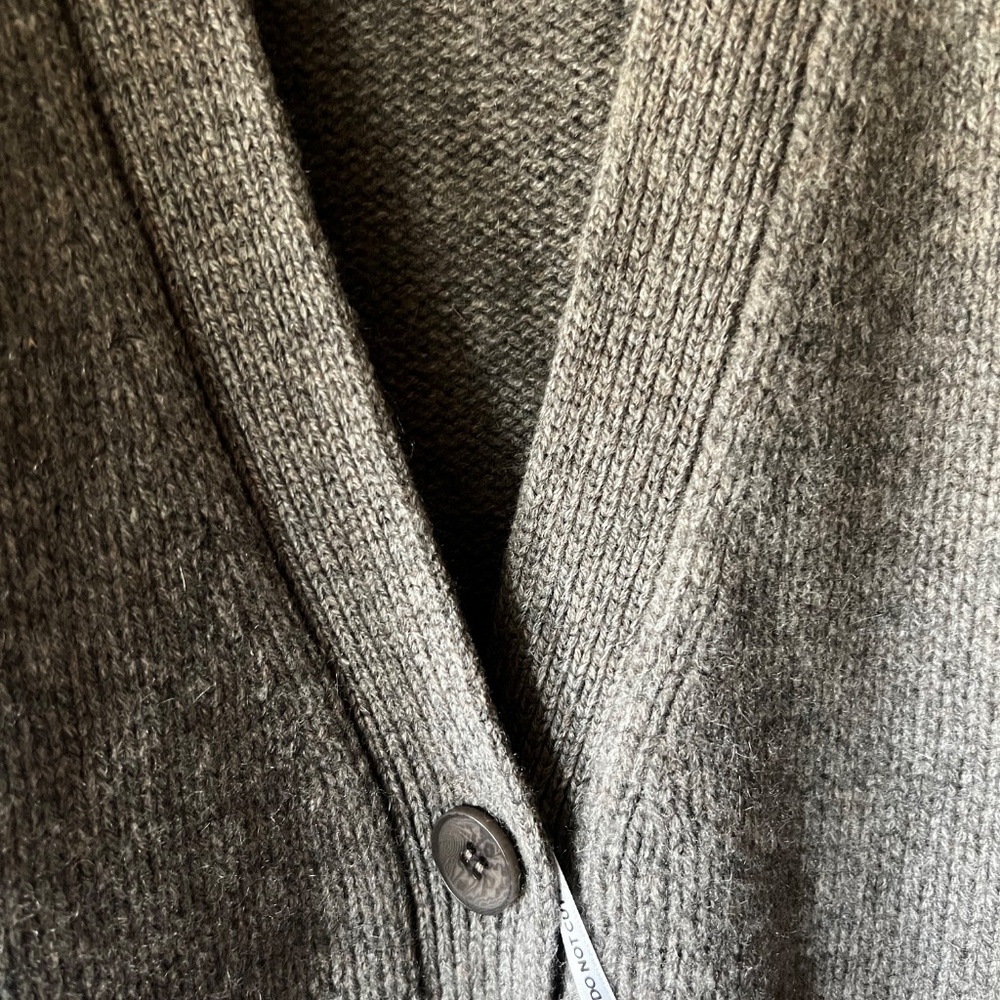 The Curated Classic Cashmere Cardigan in Otter Size S NWT - Picture 5 of 9